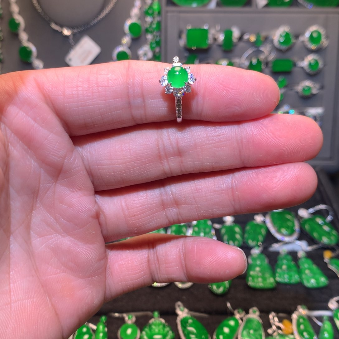 翡翠戒指18K金镶嵌天然翡翠