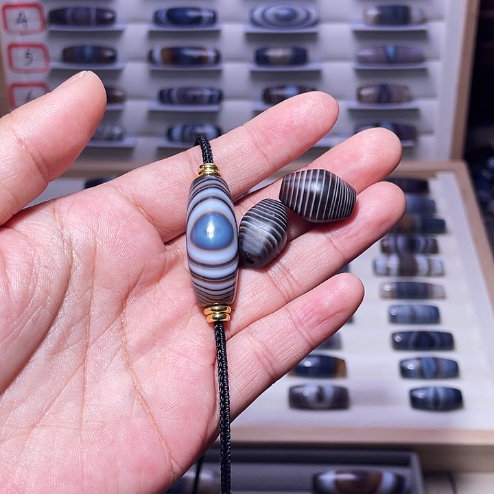 我***烟玛瑙/玉髓未镶嵌颈饰