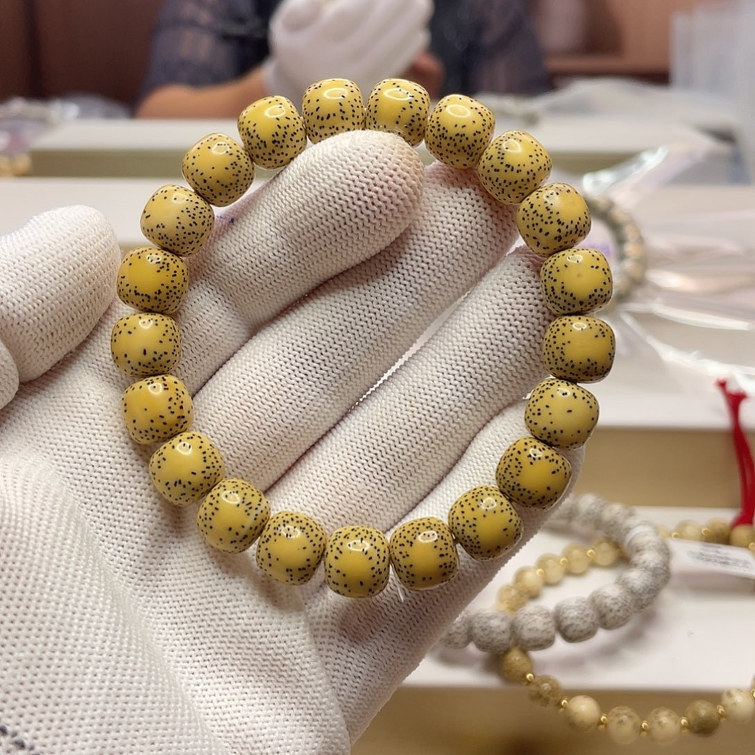 秋***雨星月菩提吊坠11/10原生态大眼双留白鸡油黄单圈