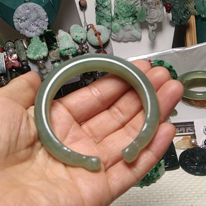 翡翠吊坠(赠链)未镶嵌