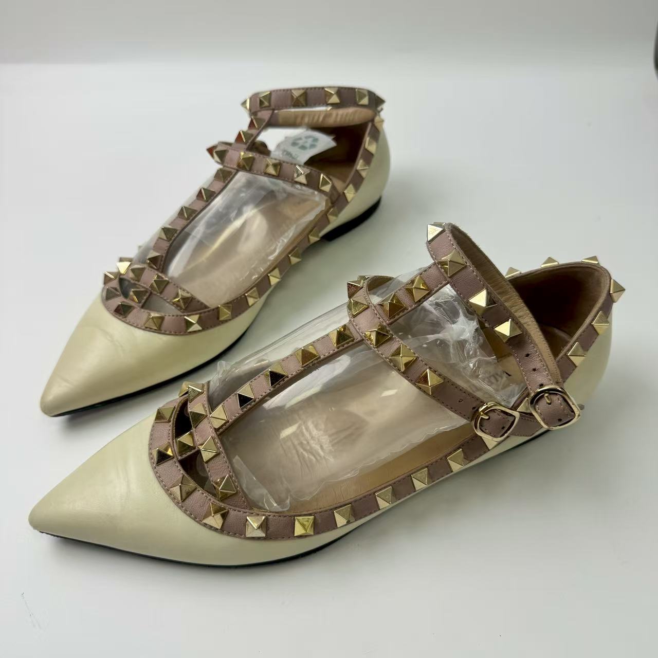 95新 Valentino/华伦天奴 37码/仔仔米白色二环扣平底单鞋xxs1037