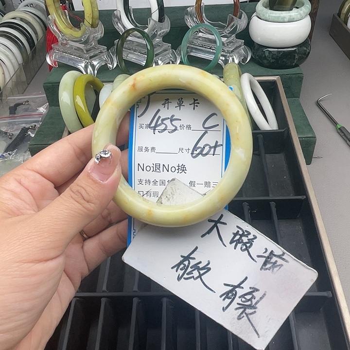 蛇纹石玉未镶嵌手镯