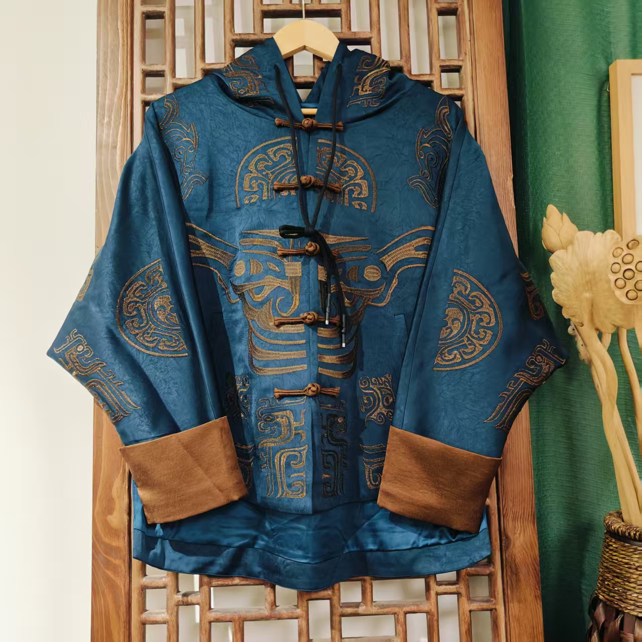 （LS745-1）凤徕兮私人定制藏青色光板底青铜刺绣对襟盘扣连帽外套