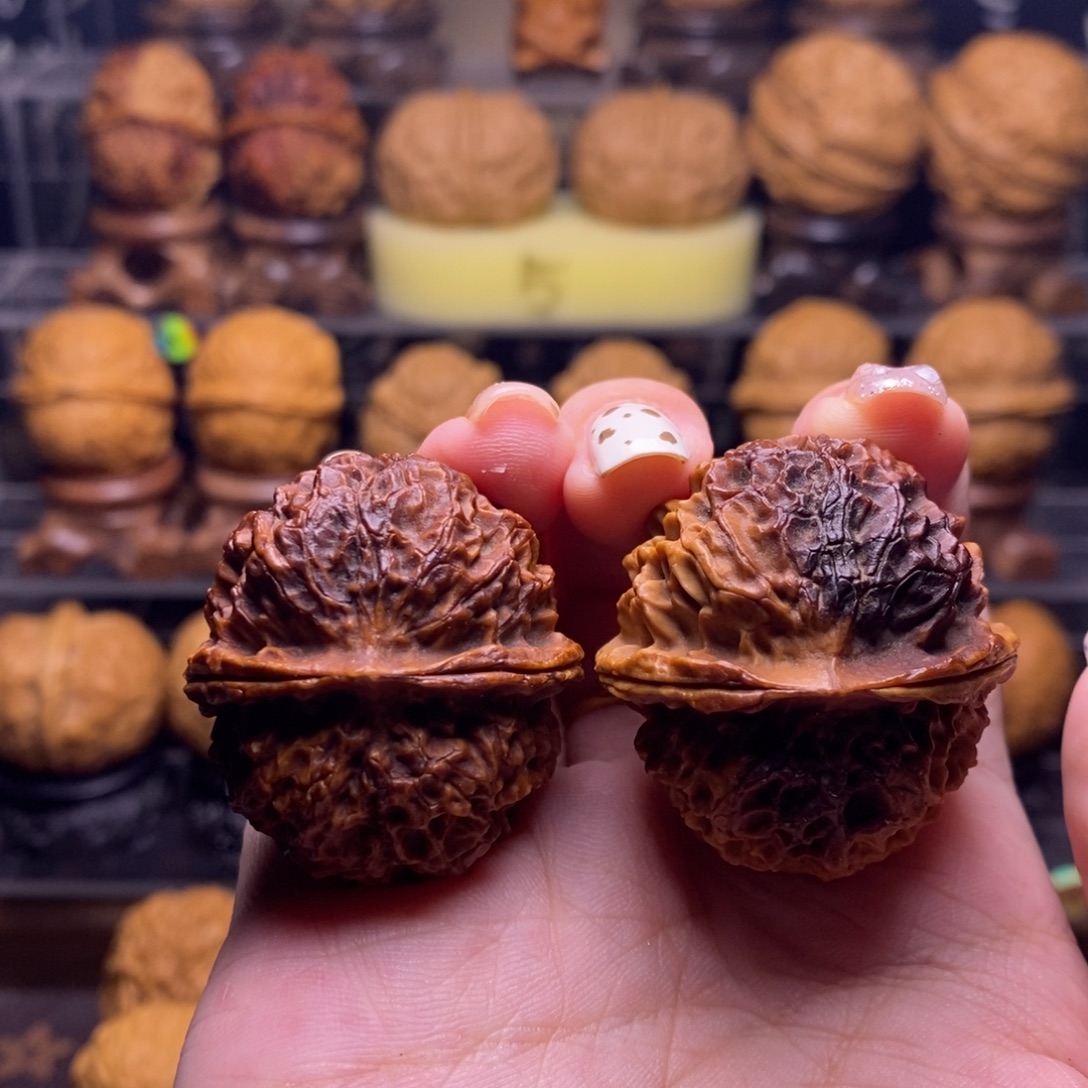 把件文玩核桃Z11七彩珊瑚纹绣球36尺