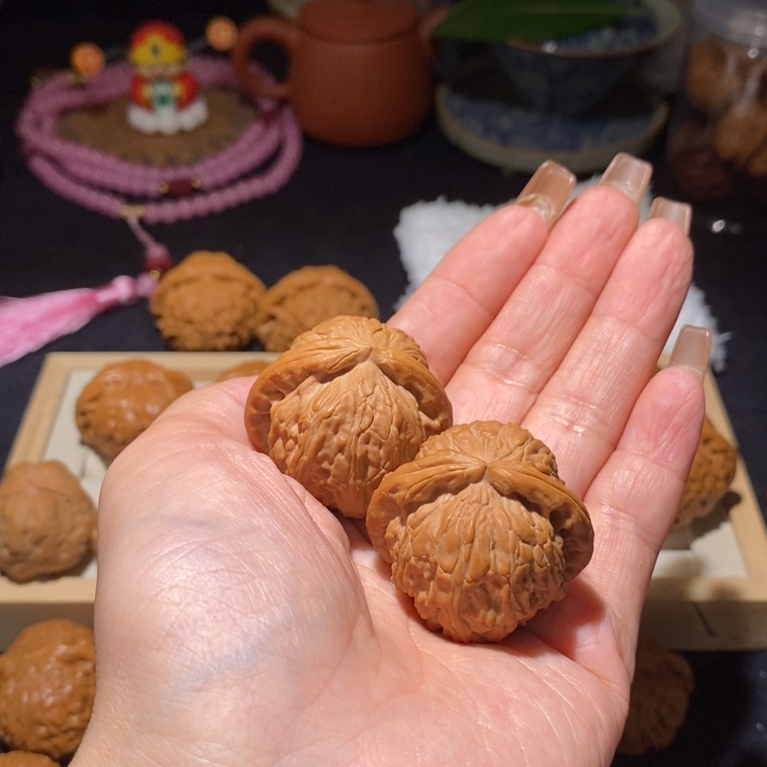 文玩核桃吊坠白狮子37