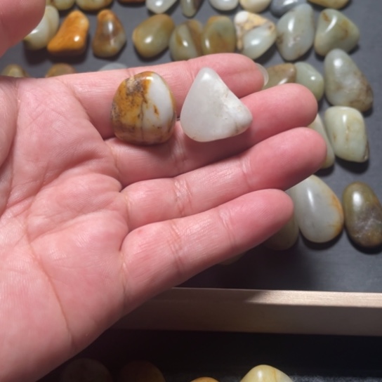 王***）和田玉未镶嵌颈饰