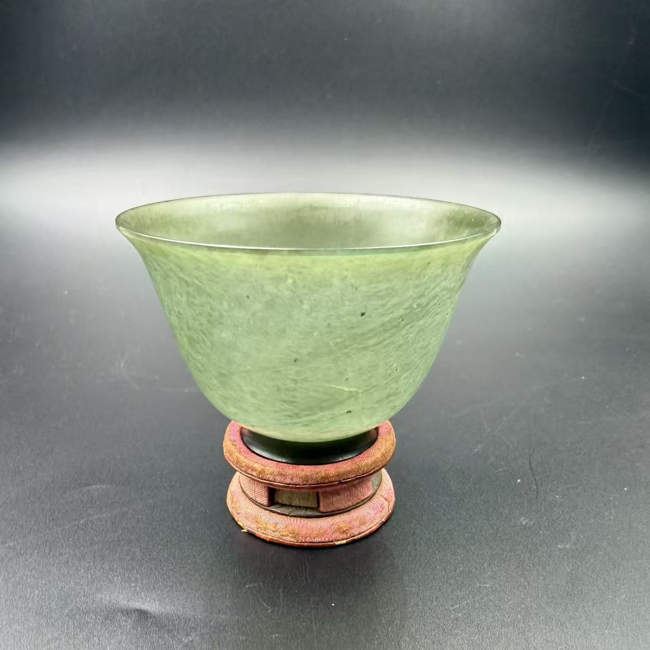 GWC-1103下午005和田玉杯子（有冲线）