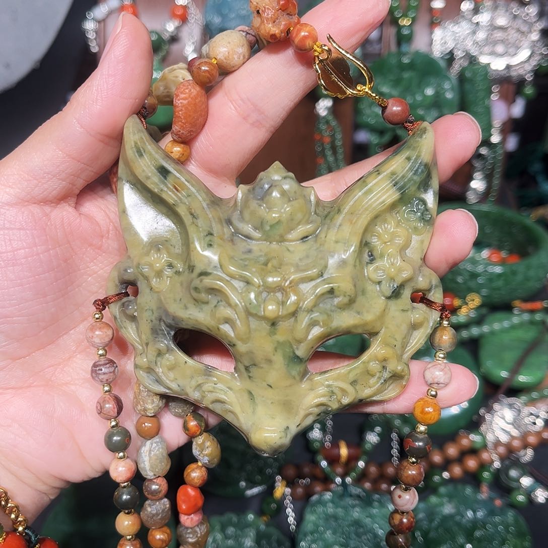 颈饰未镶嵌和田玉（糖玉）