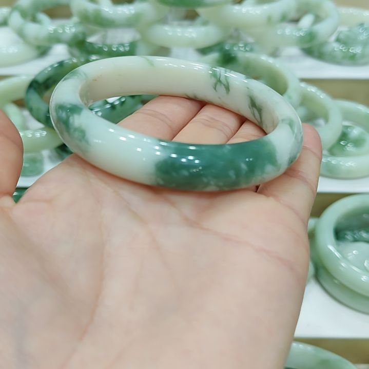 透闪石-蛇纹石玉手镯未镶嵌健****。