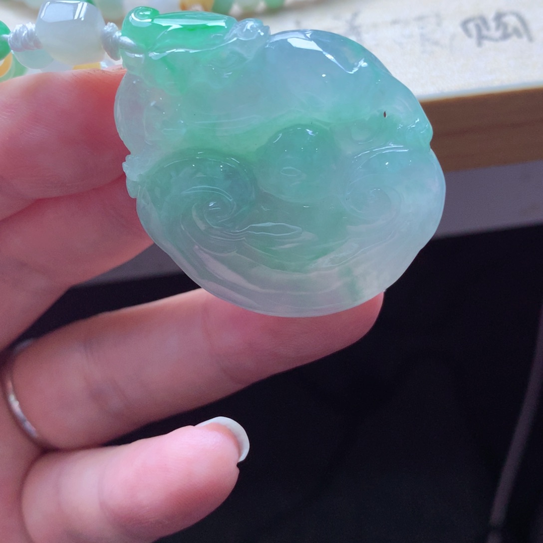 翡翠颈饰未镶嵌吊坠