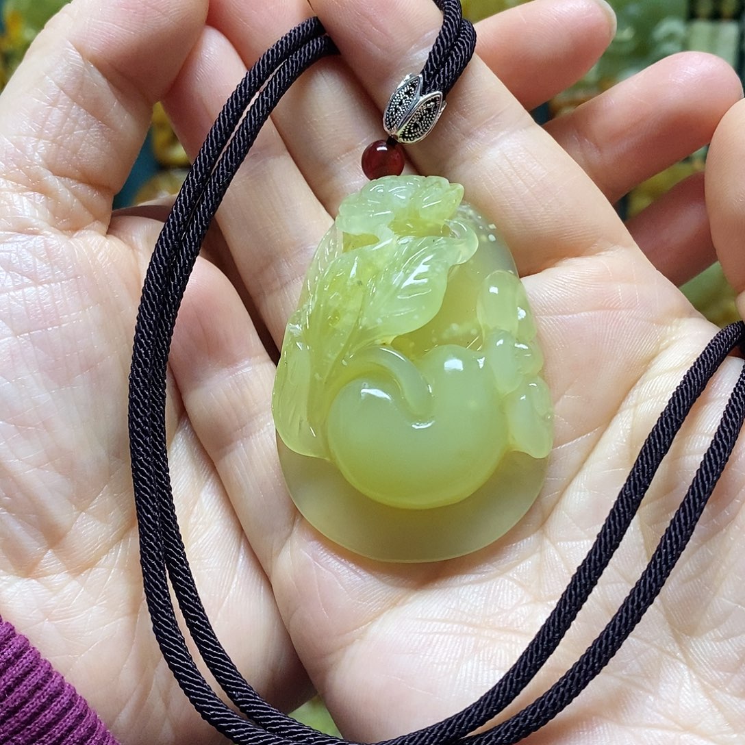 岫玉未镶嵌吊坠(赠链)