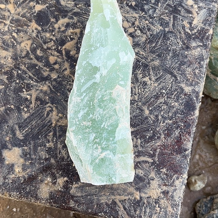 半***怪蛇纹石玉未镶嵌天然岫玉多样性发一