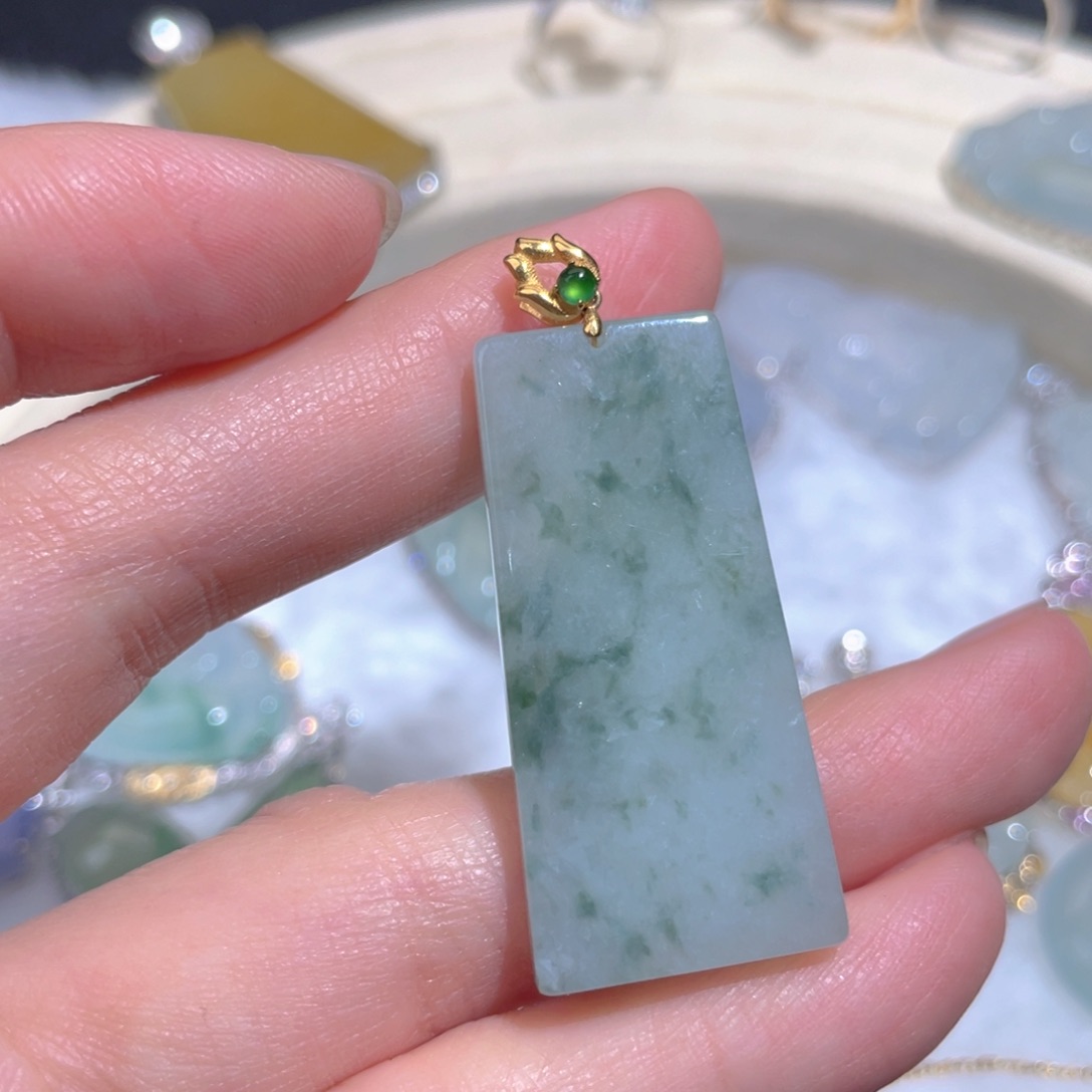 翡翠颈饰18K金镶嵌翡翠