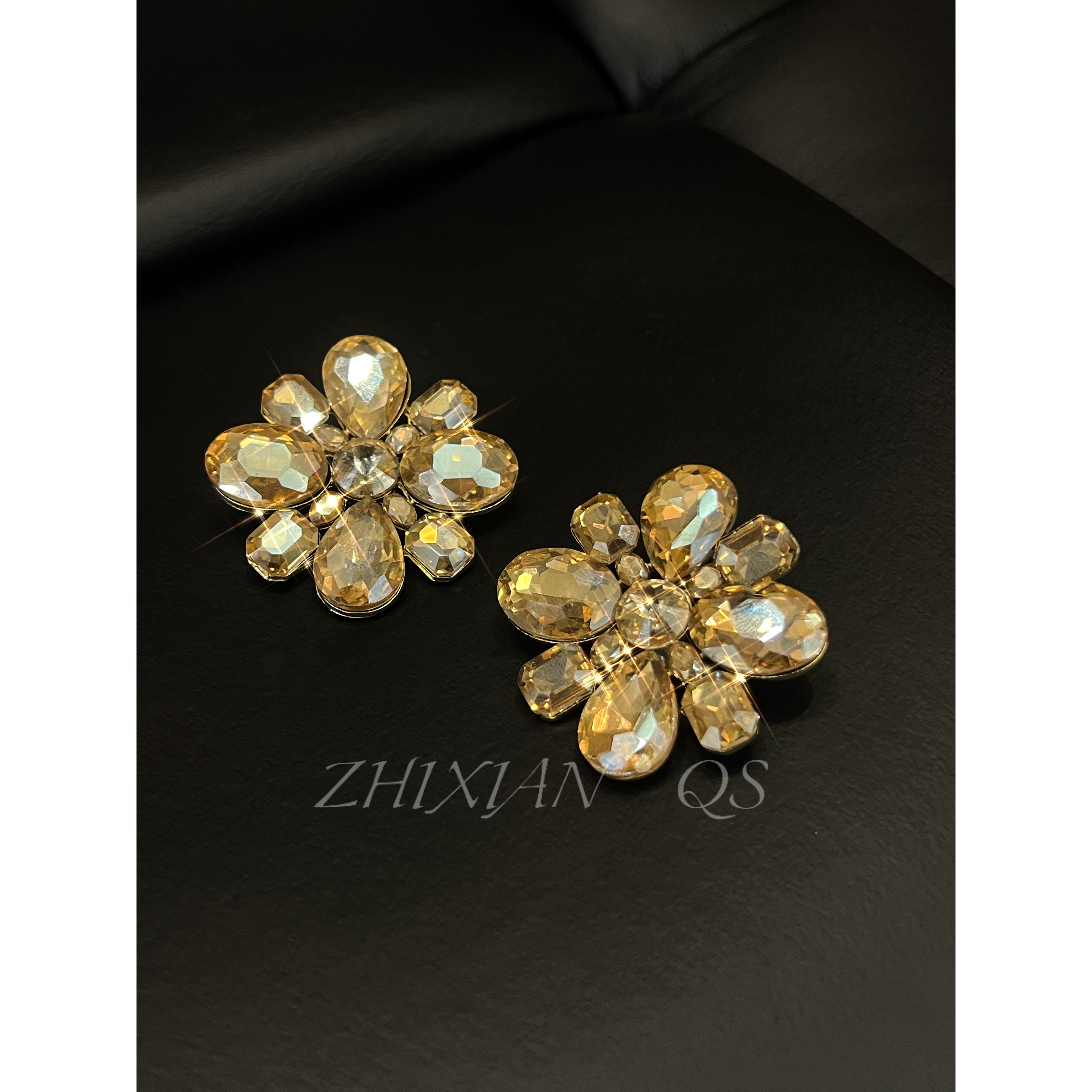 铜合金琉璃耳饰 一瓣浮金-25年新款花朵巨百搭耳环