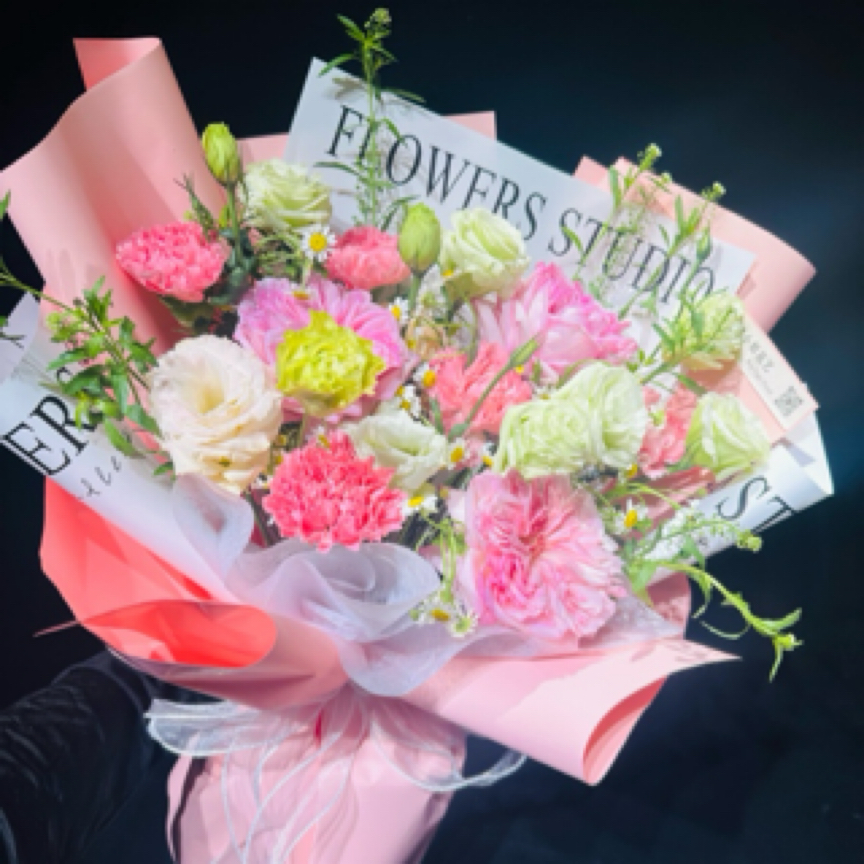 3朵粉玫瑰花混搭鲜花束