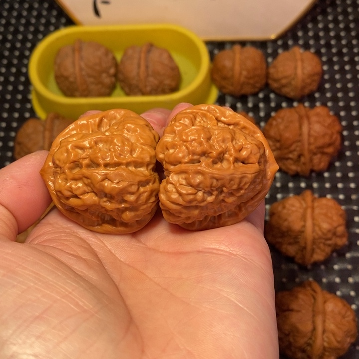 把件文玩核桃开背鱼籽纹