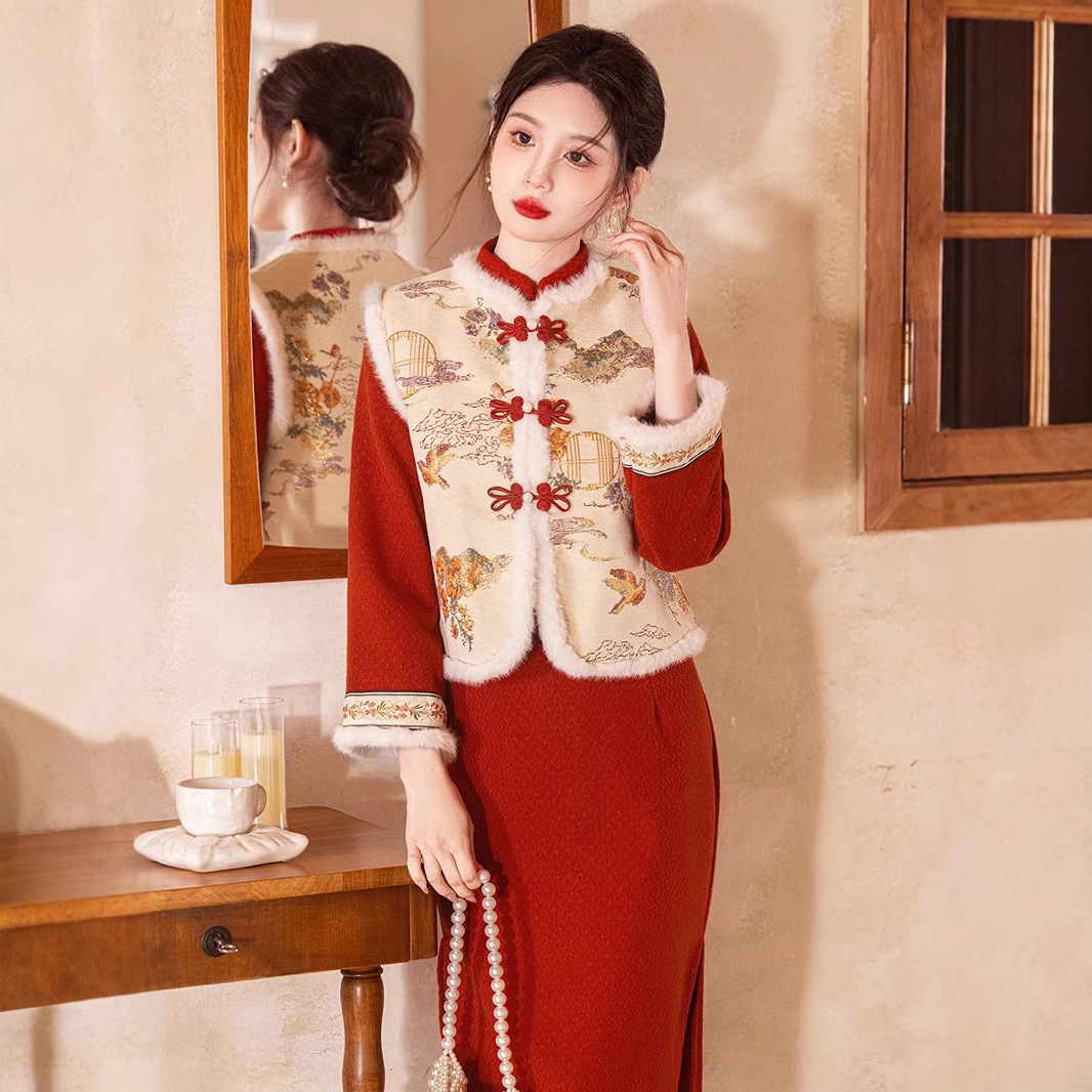年轻红色新中式拜年服套装旗袍马甲2024年冬季新款日常保暖...