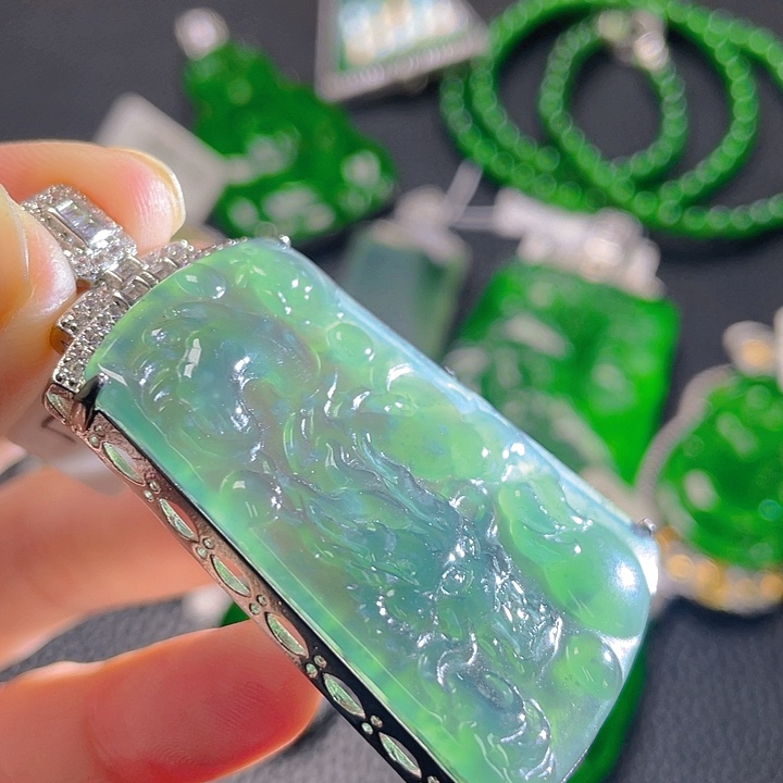 翡翠颈饰未镶嵌85，