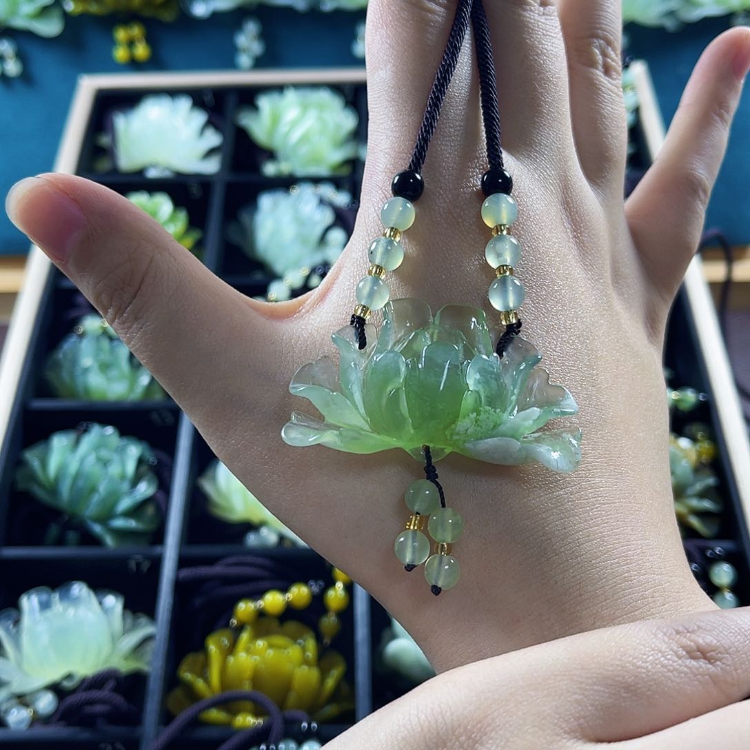 蛇纹石玉颈饰未镶嵌1