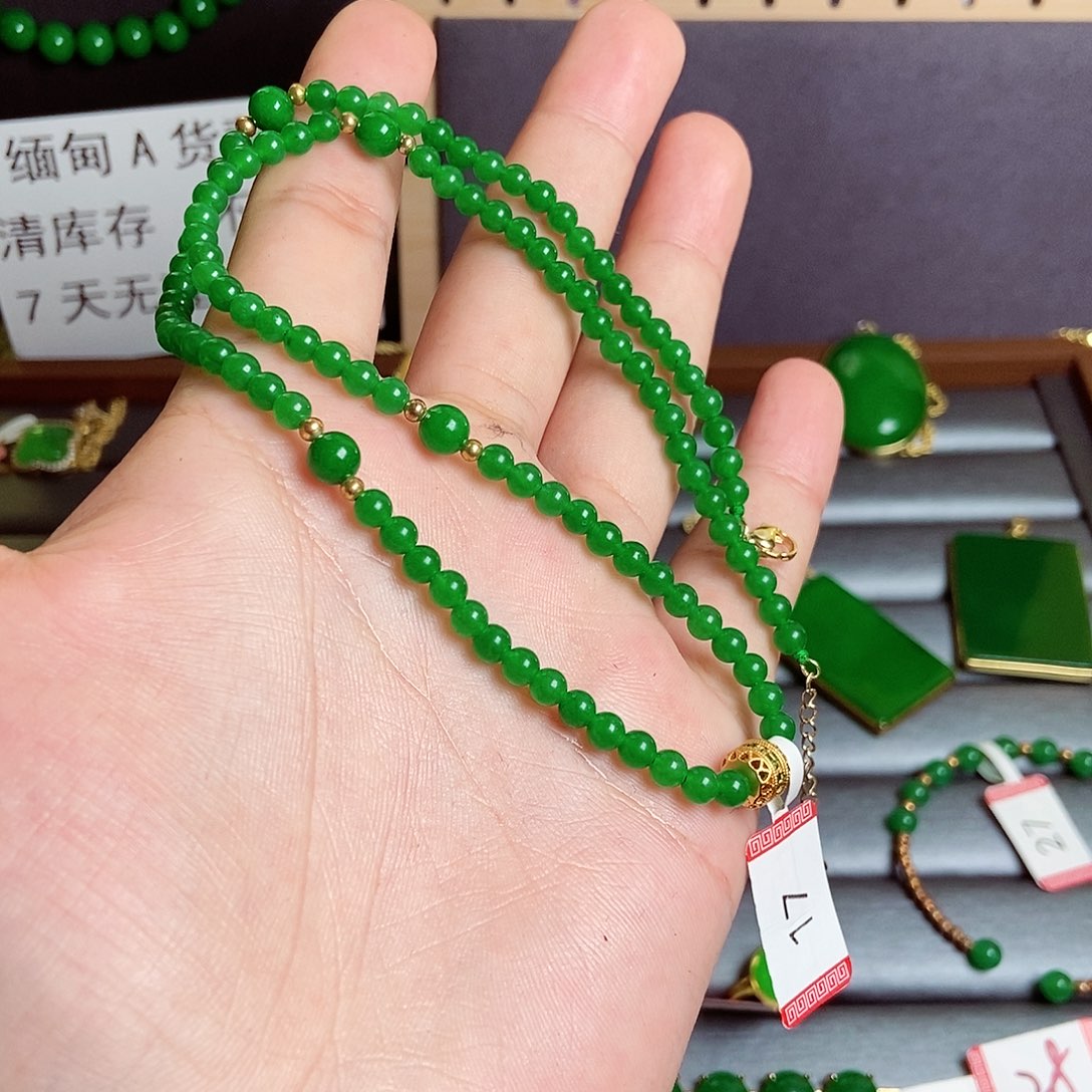 颈饰18K金镶嵌翡翠17