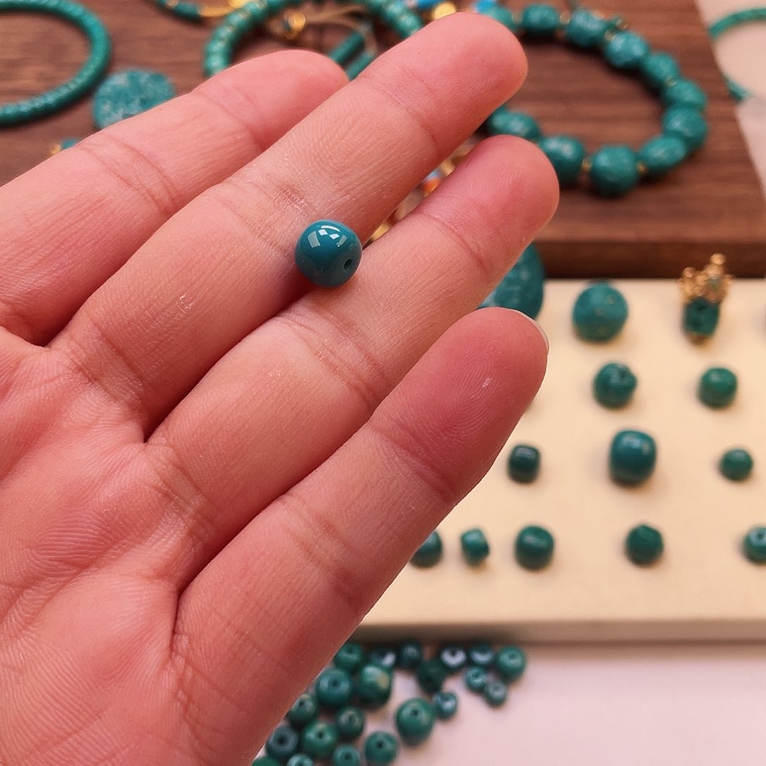 绿松石颈饰未镶嵌