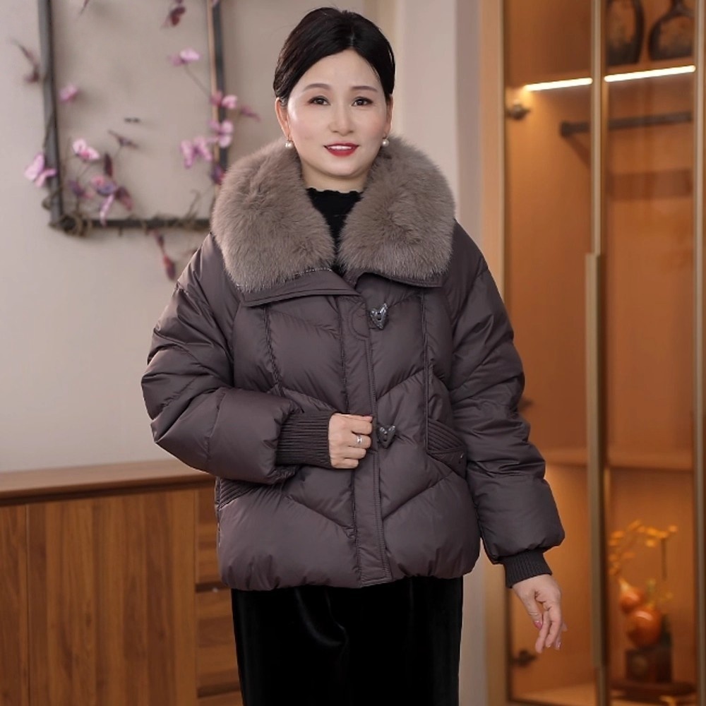 50多岁妈妈冬装外套中年妇女洋气羽绒棉服中老年人女款品牌棉袄
