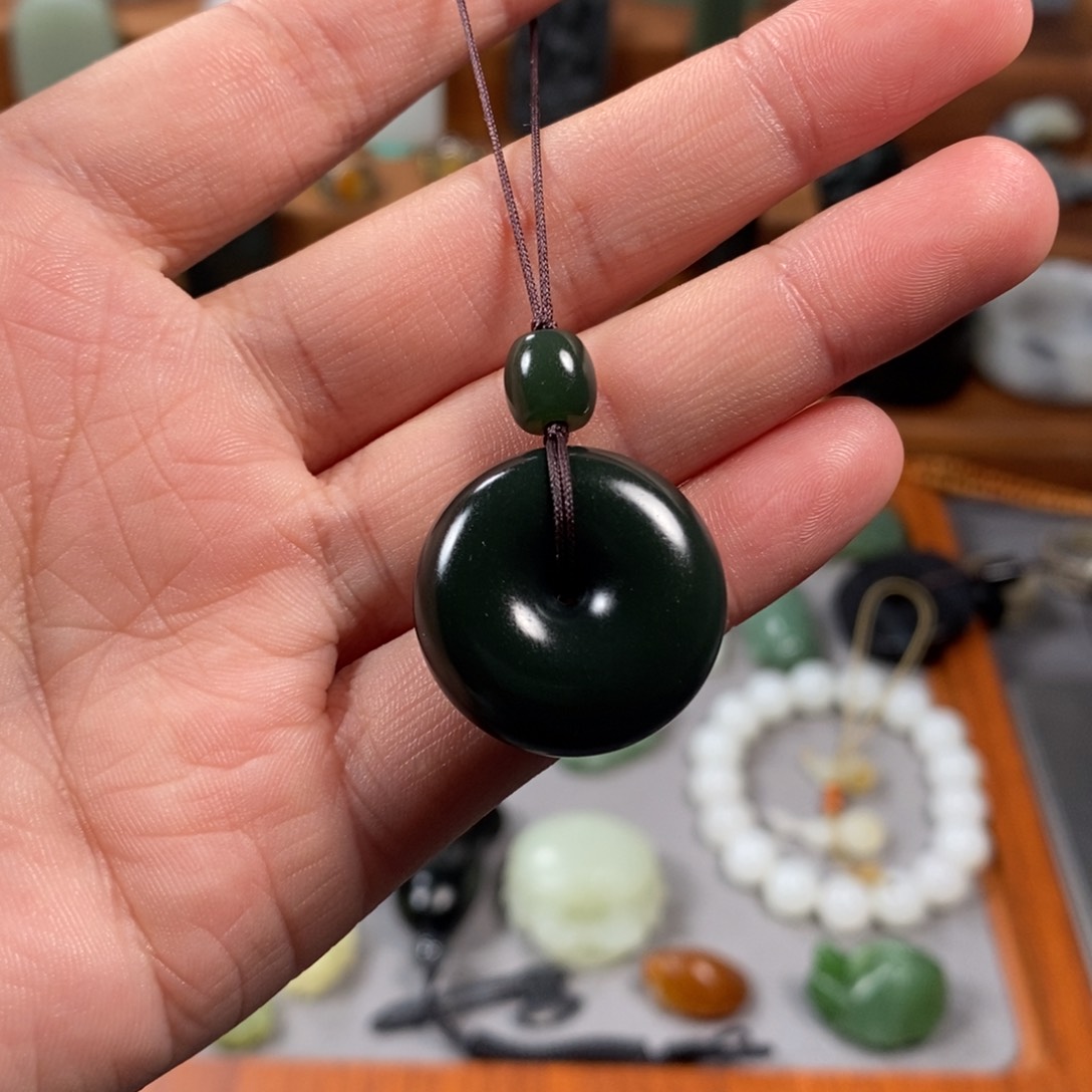 颈饰未镶嵌和田玉