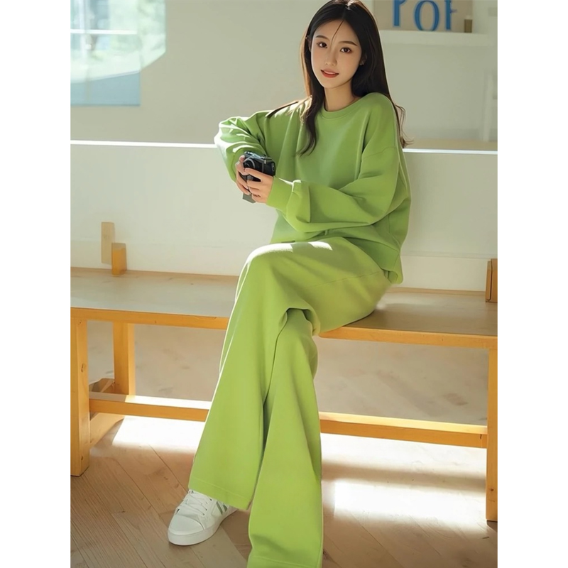 早春一整套ootd韩系高级感穿搭御姐又a又飒休闲绿色卫衣套装裤子
