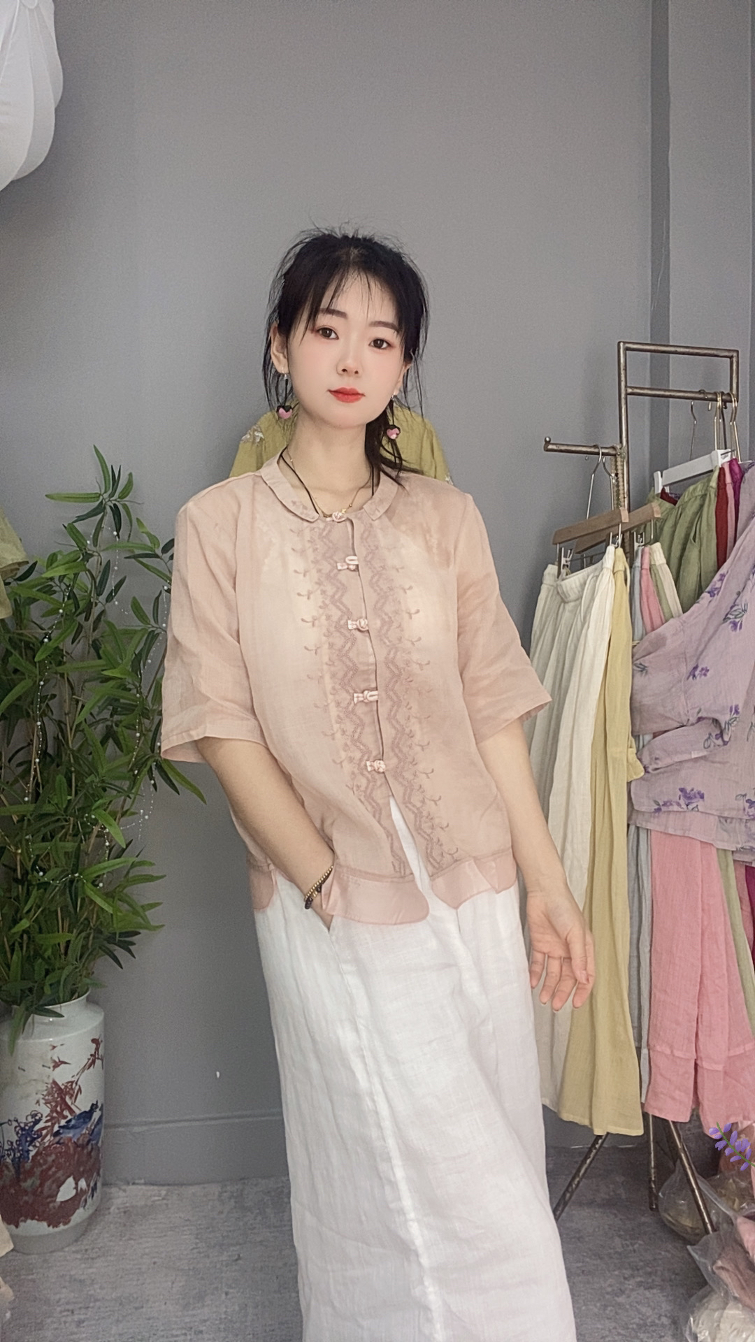 夏季苎麻小衫设计感圆领五分袖重工刺绣衬衫透气凉快休闲小衫