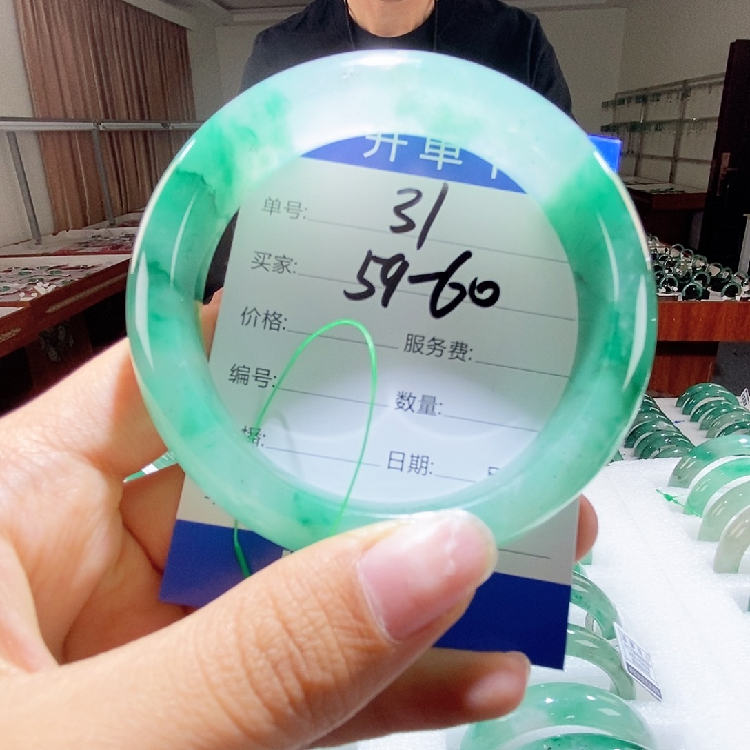 石英质玉未镶嵌颈饰