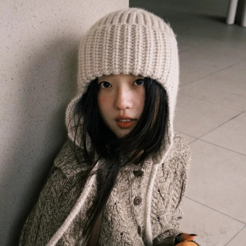 纯色针织护耳飞行帽子女冬季显脸小百搭保暖防寒毛线帽绑带雷锋帽