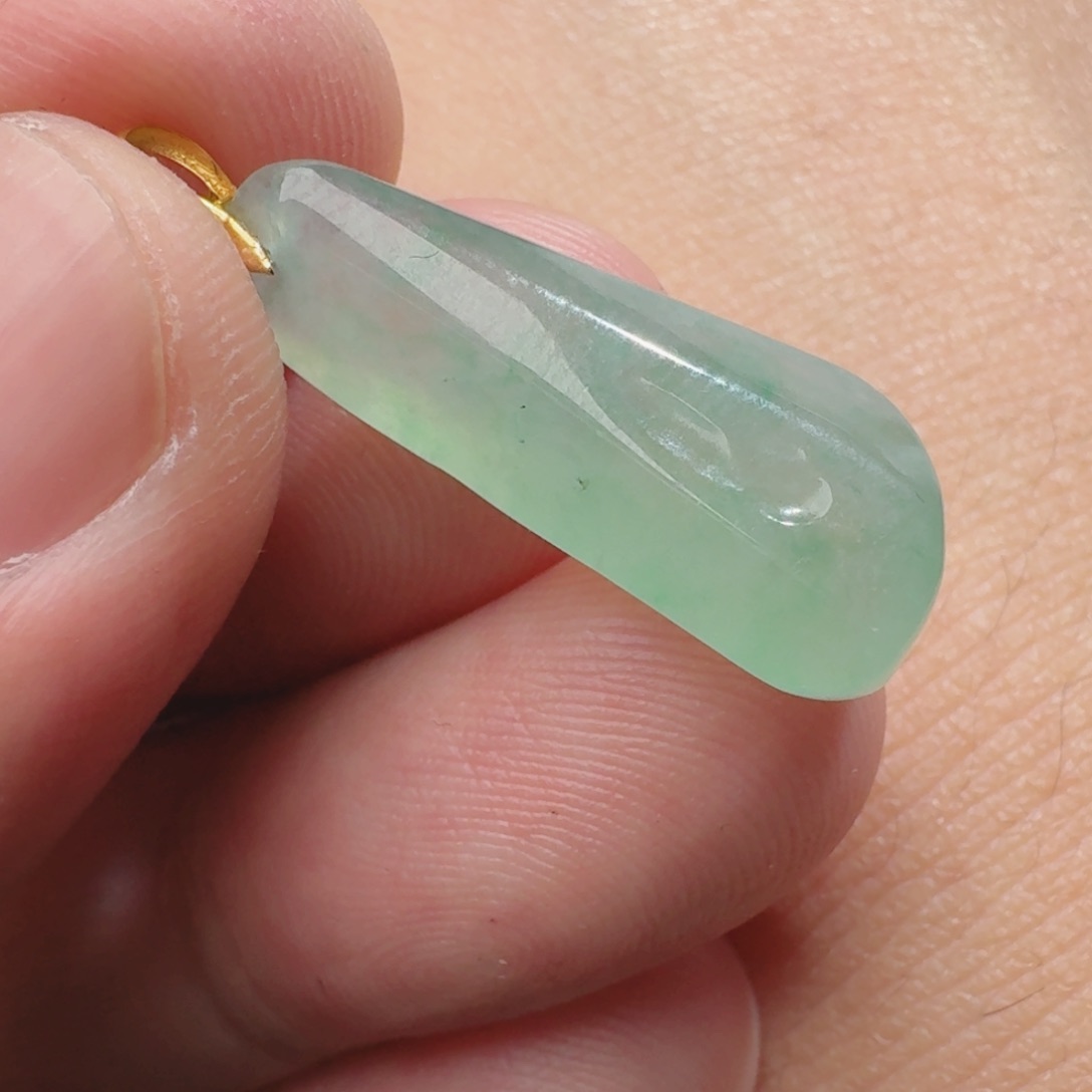 翡翠颈饰18K金镶嵌天然缅甸翡翠A货随形吊坠