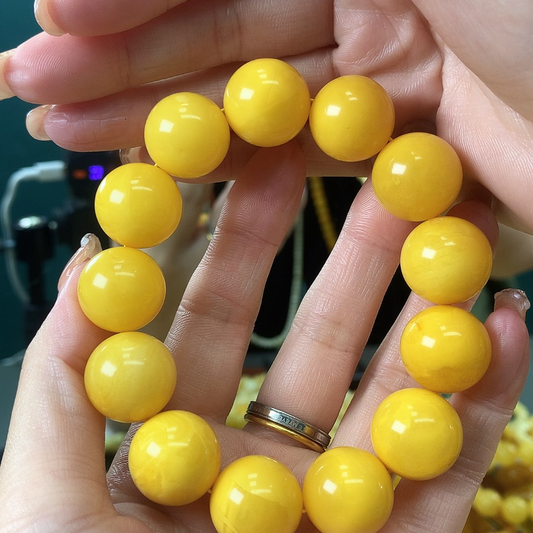 琥珀珠宝奇石未镶嵌日****?