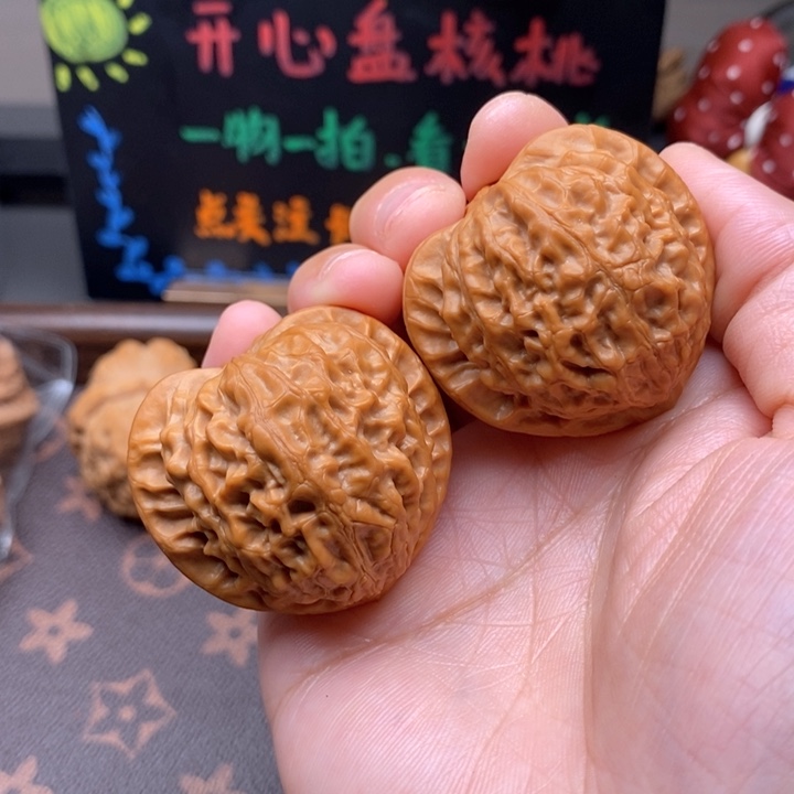 文玩核桃吊坠金牛40