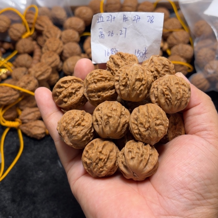 手串文玩核桃八棱狮子头小手持