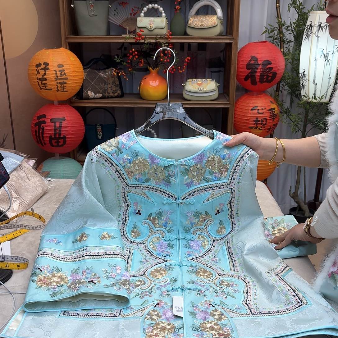 刺绣四如意太太服110