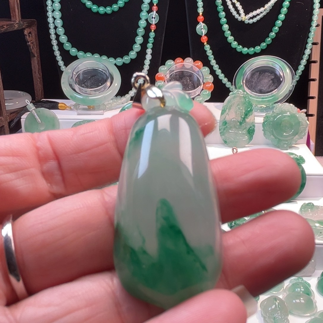 石英质玉吊坠(不含链)合金