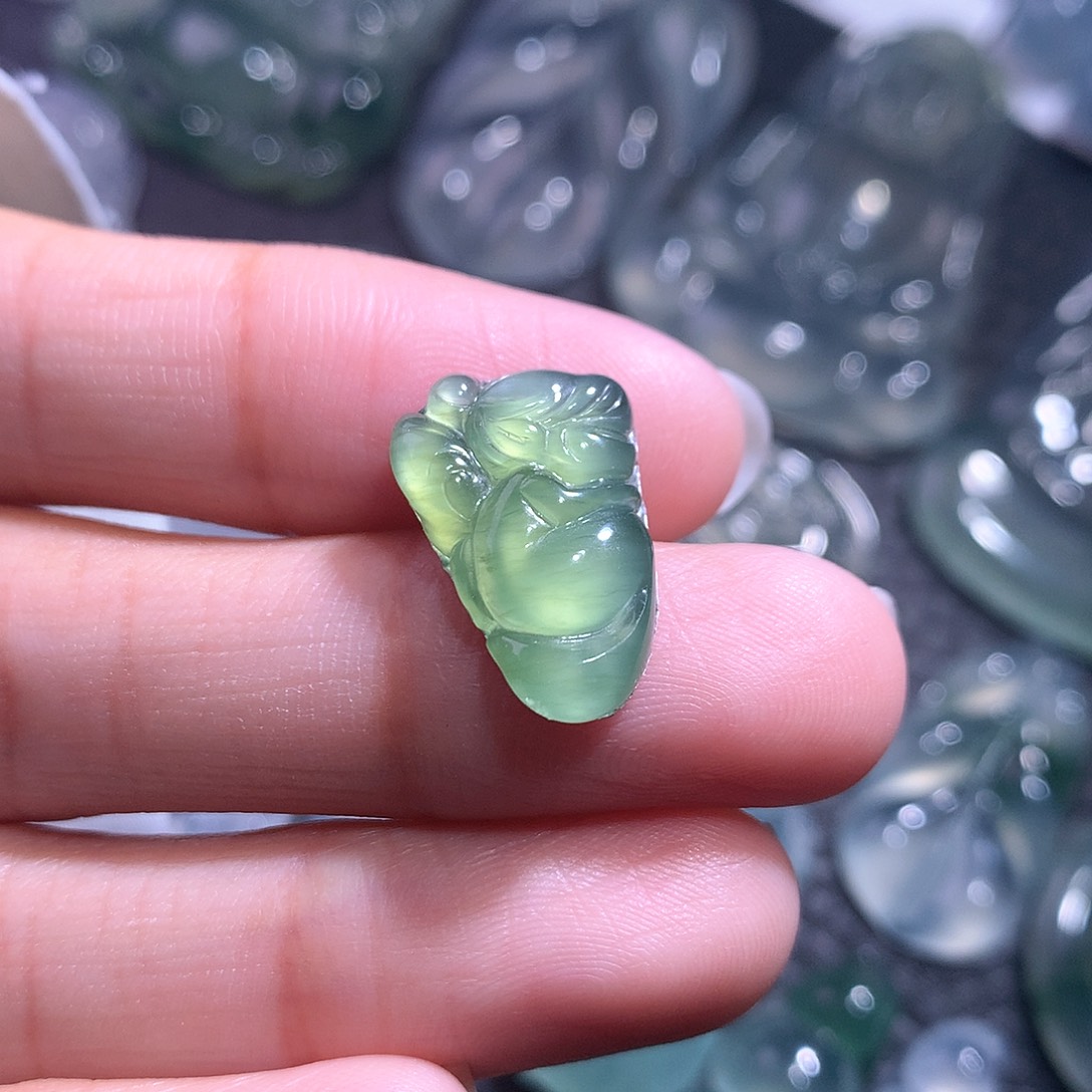 【闪购商品】翡翠未镶嵌颈饰仙子