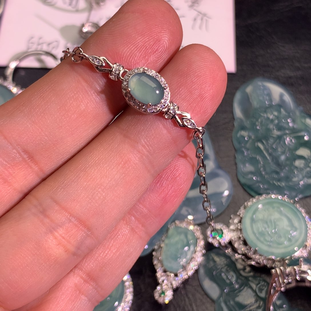 翡翠颈饰未镶嵌手链