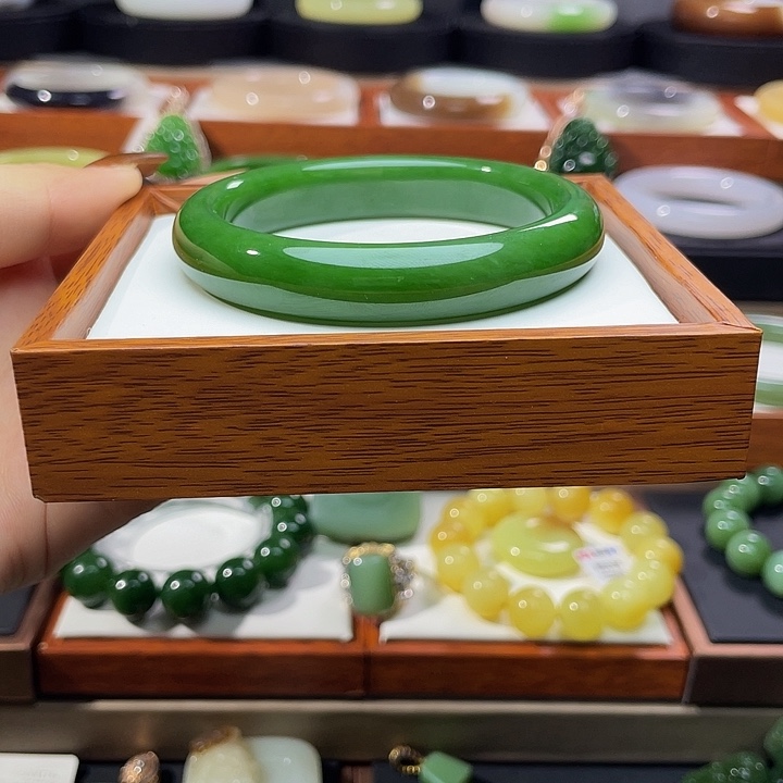 和田玉碧玉手镯未镶嵌
