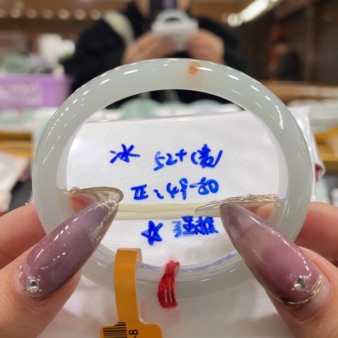 翡翠手镯未镶嵌翡翠