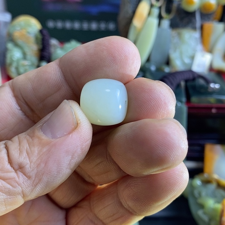 陪***下和田玉（糖玉）未镶嵌珠宝奇石