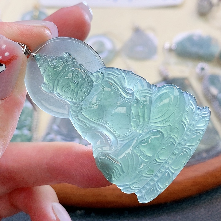 翡翠颈饰18K金镶嵌翡翠