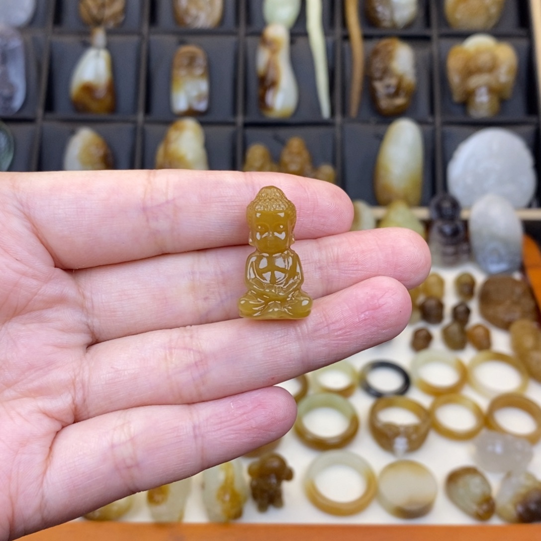 招***宝和田玉未镶嵌颈饰