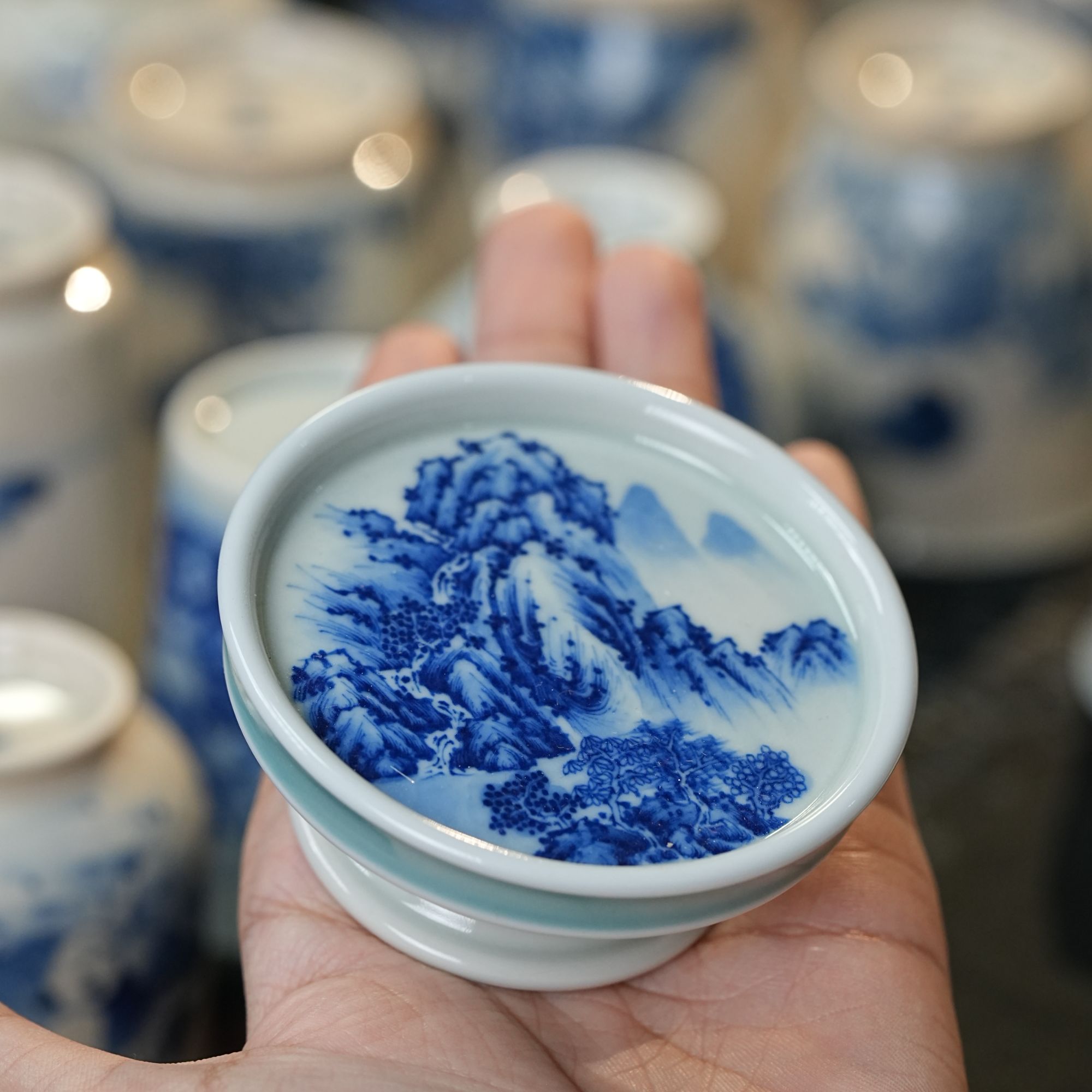 雨香斋景德镇高温纯手工手绘浅蓝山水高脚盖置