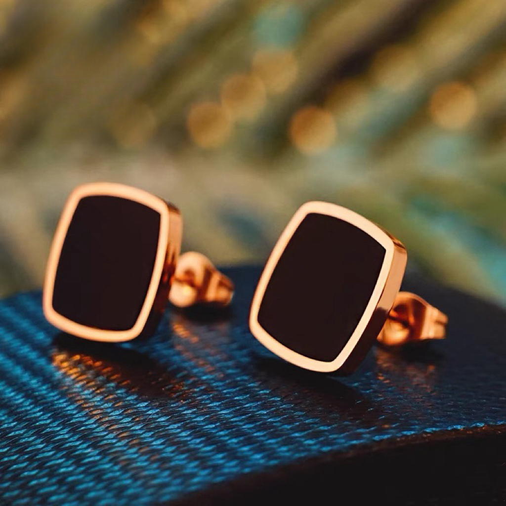 镀K金 法式简约黑色方形耳钉高级感 轻奢