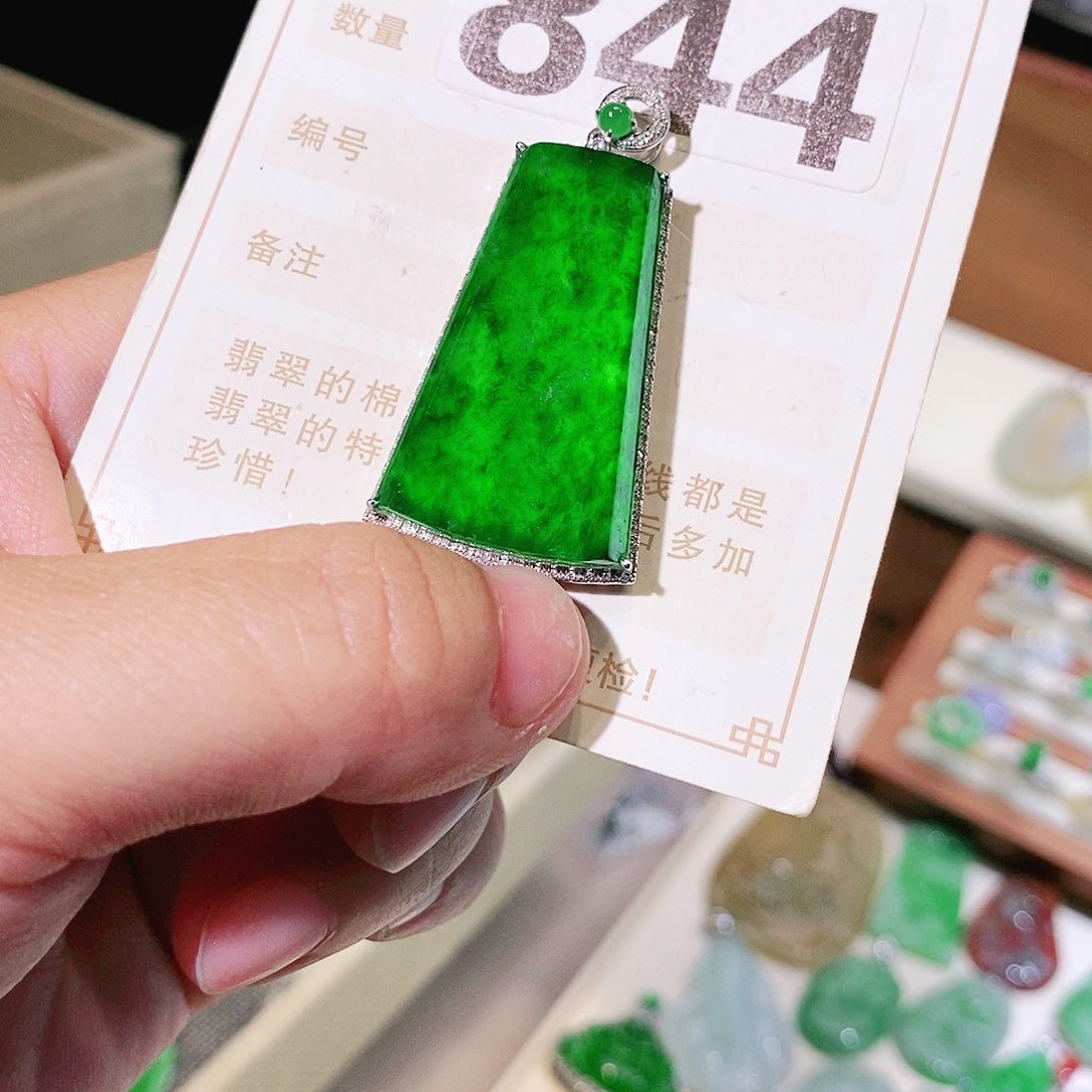 【闪购商品】翡翠挂件未镶嵌艺**行裸石