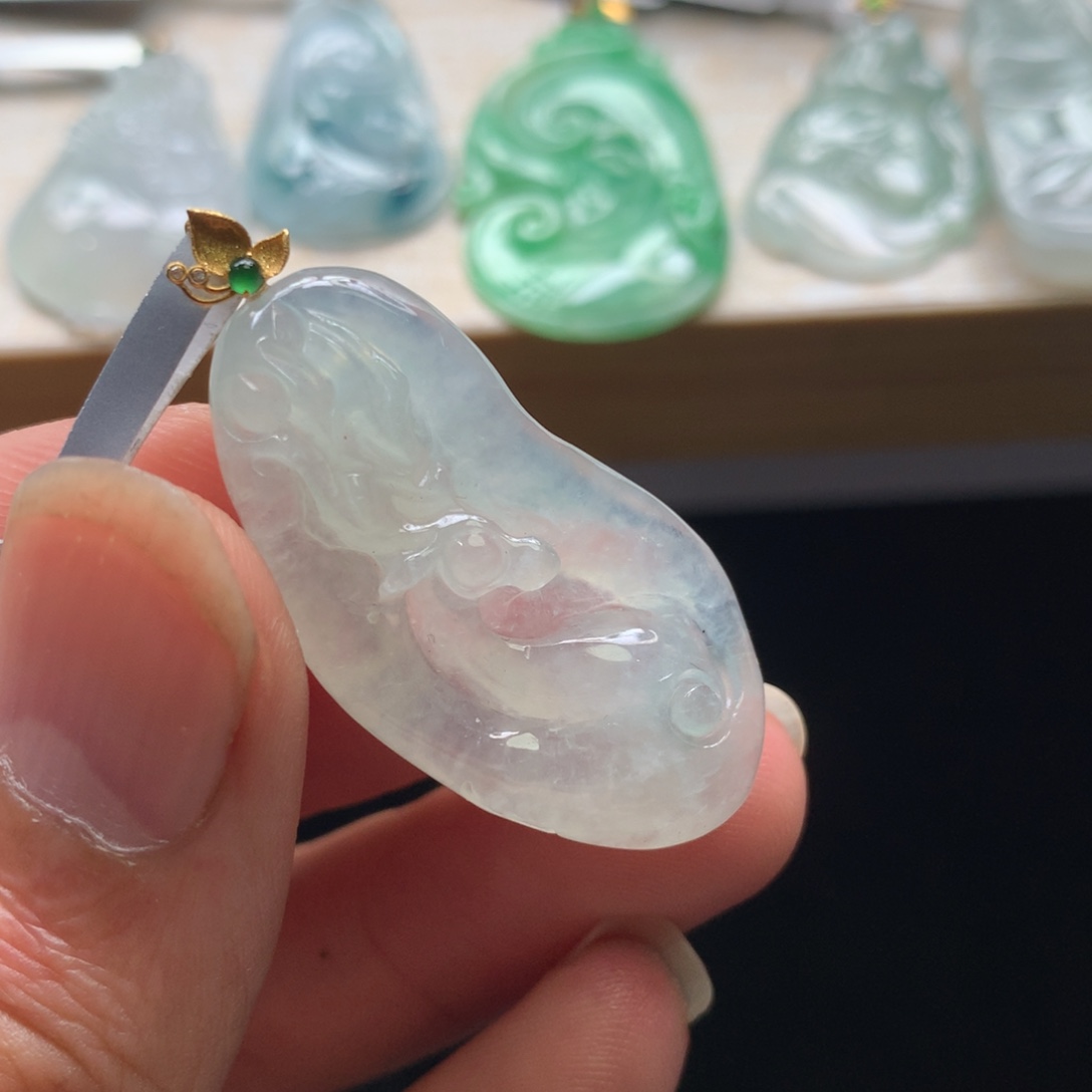 翡翠未镶嵌颈饰吊坠