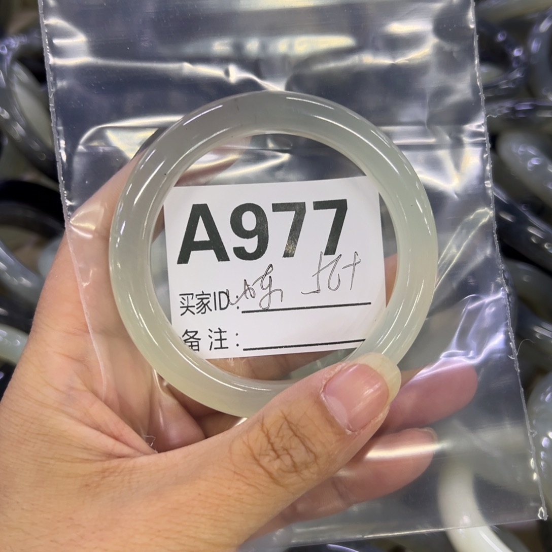 山***梅蛇纹石玉未镶嵌手镯