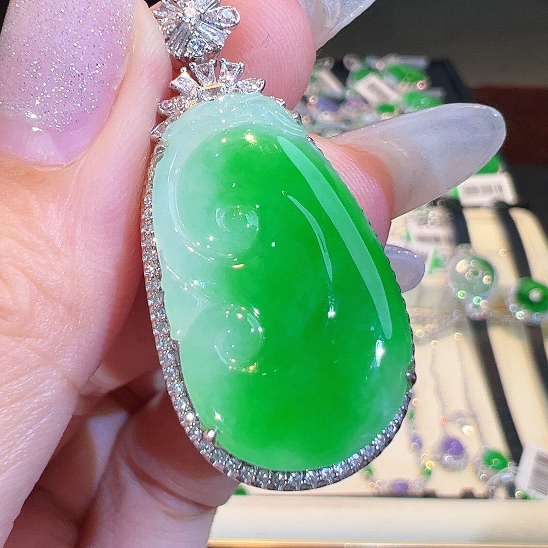 翡翠吊坠(不含链)18K金镶嵌翡翠